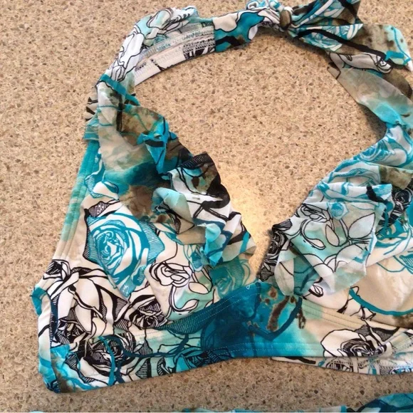 Bikini - Picture 8 of 8